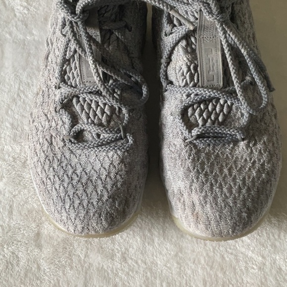 Nike LeBron grey city wolf gold - Picture 3 of 7